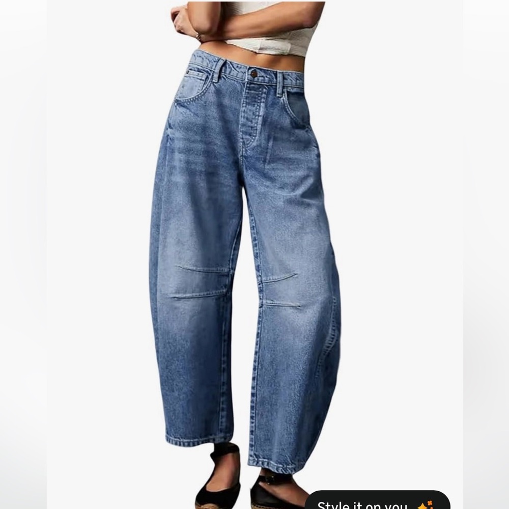 Womens Stretchy Mid Rise Barrel Jeans